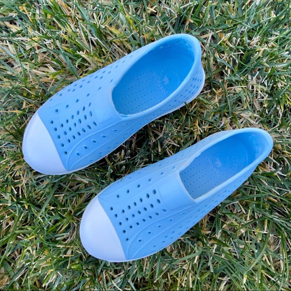 Perforated sneakers - Picture 3 of 6